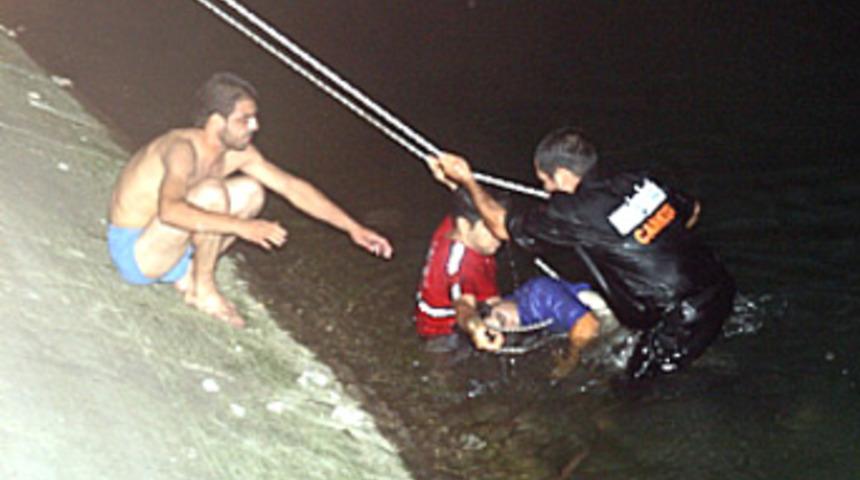 Cep telefonu i&ccedil;in boğuldu