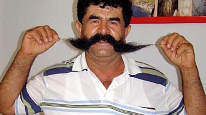 15 yıldır bıyıklarını kesmiyor!