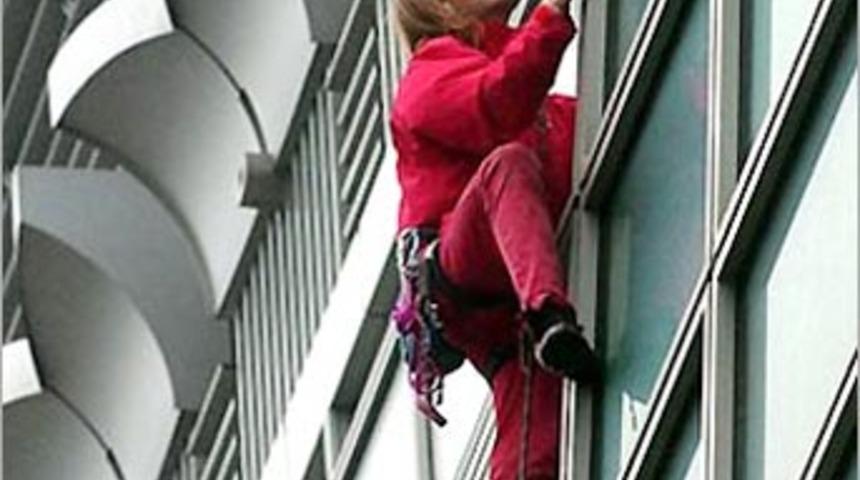 "&Ouml;r&uuml;mcek adam" &Ccedil;in'den sınır dışı edildi