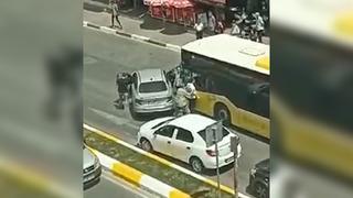 Şehir magandaları yine iş başında! İETT otobüsünün önünü kesip, şoförü darbettiler: Ortalık savaş alanına döndü...