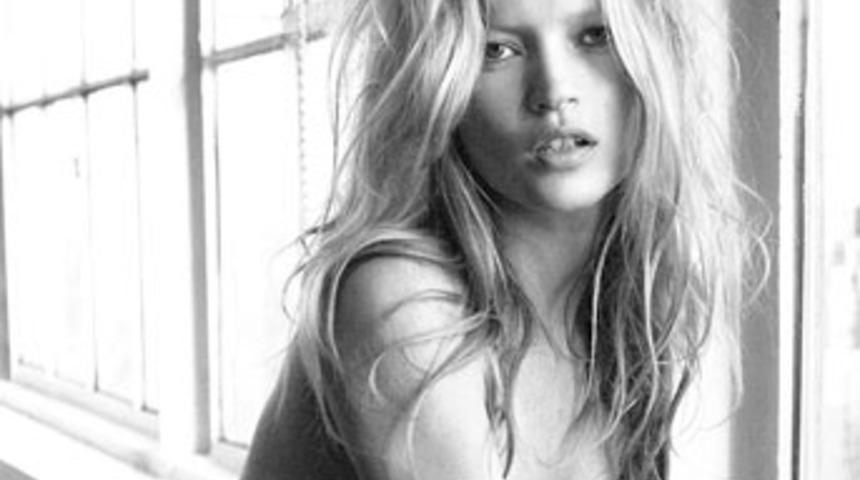 Kate Moss nişanlandı