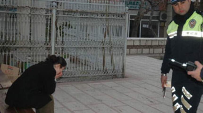 Camiye geldi, "Birini bı&ccedil;aklayacağım" dedi