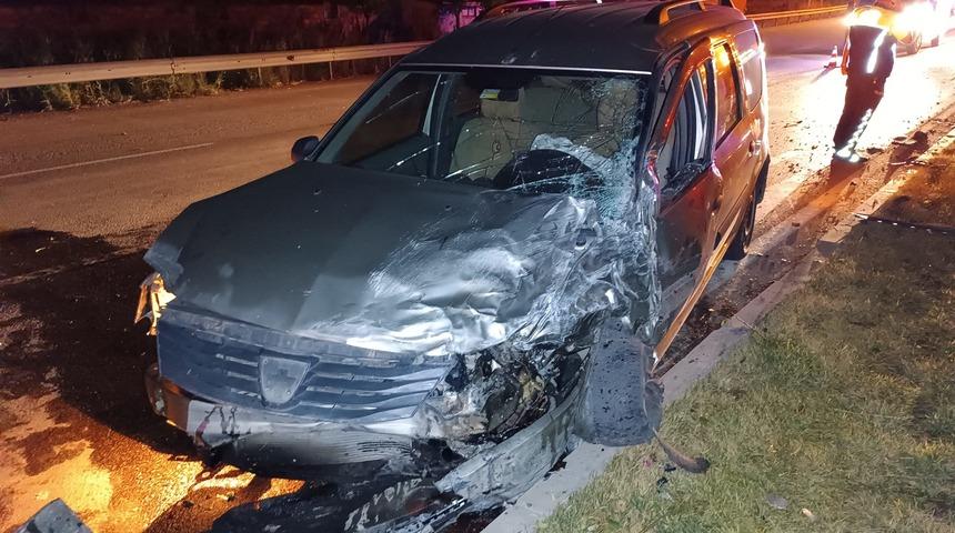 Afyonkarahisar'da otomobil ile hafif ticari araç çarpıştı, 4 kişi yaralandı