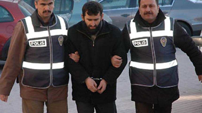 El Kaide bağlantılı 2 T&uuml;rk yakalandı