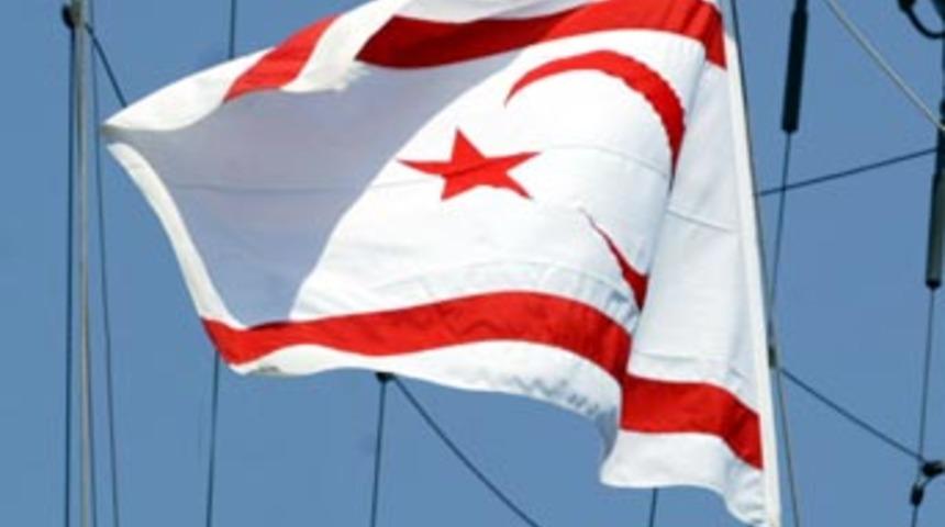 "Kıbrıs T&uuml;rkiye'yi raydan &ccedil;ıkarmasın"