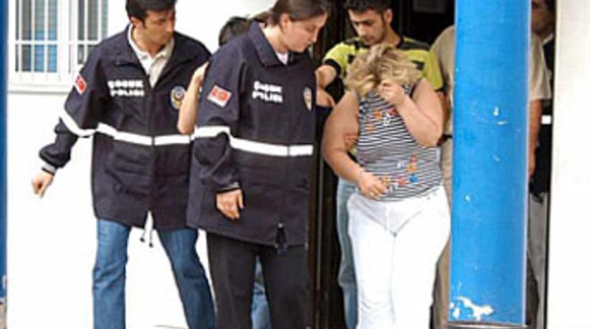 İki kız kardeşi kandırıp, fuhuşa zorladılar