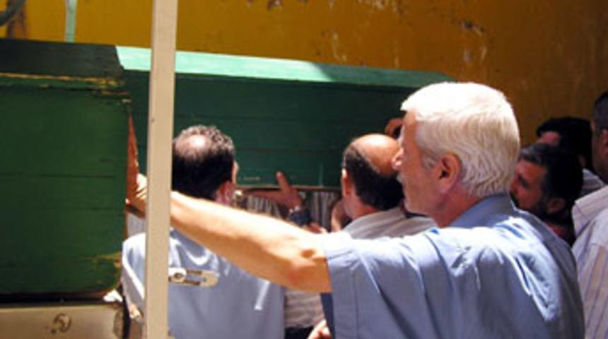 Alevlerin ortasında kalan &ccedil;ocuk hayatını kaybetti