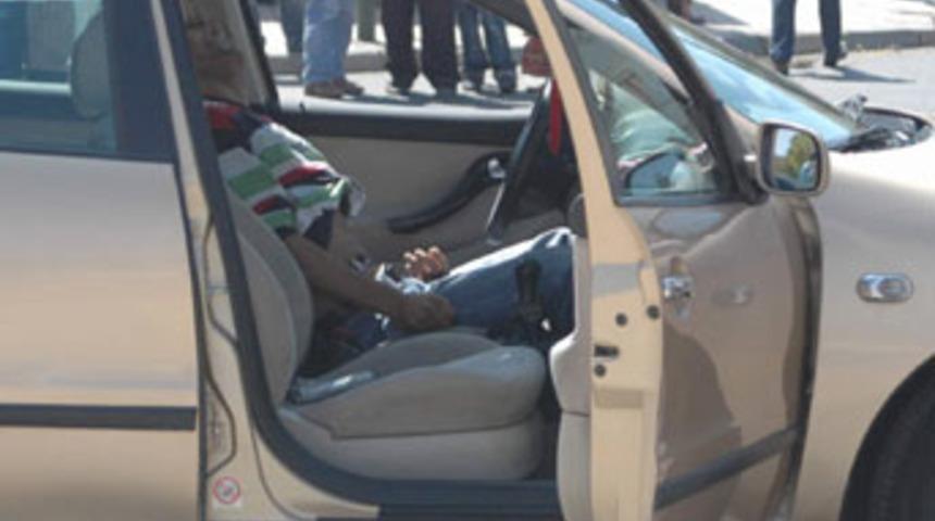 Kırmızı ışıkta beklerken kalbinden vuruldu