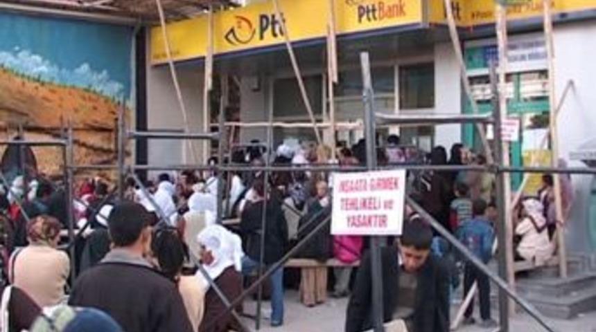 Yardım dağıtımında izdiham