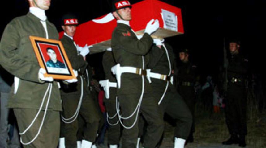 Şehit er toprağa verildi