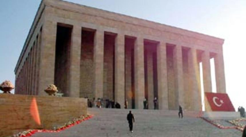 Anıtkabir, ziyaret&ccedil;i rekoru kırdı