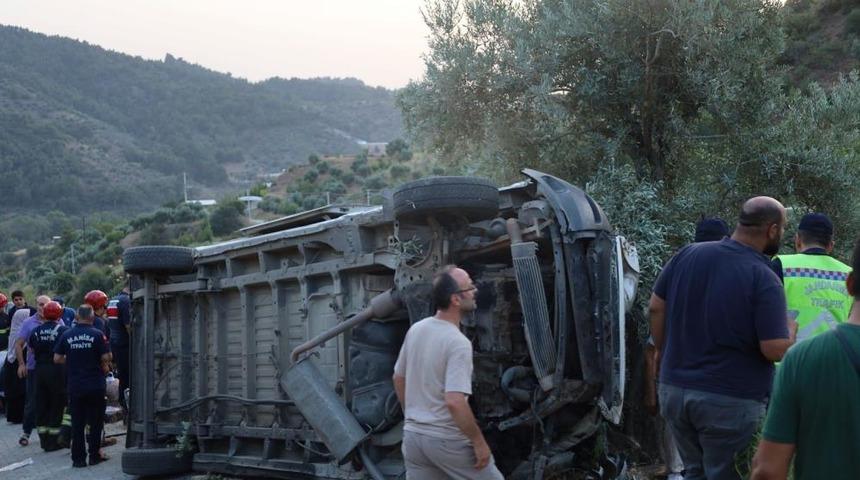 Öğrencileri taşıyan minibüs şarampole yuvarlandı: 20 yaralı