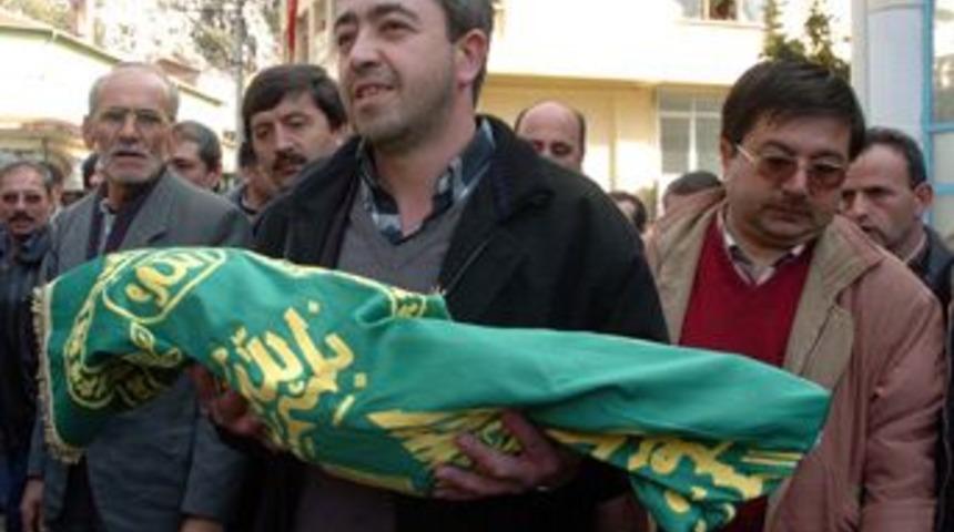 K&uuml;&ccedil;&uuml;k Ceren annesi ile aynı tabuta kondu