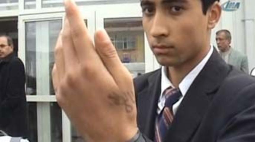 Uykudan elinde esrarengiz yazılarla uyandı