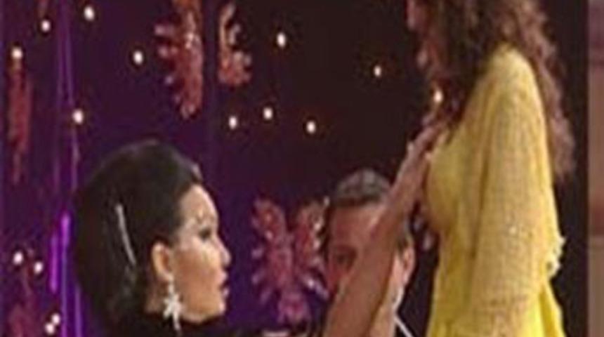 G&ouml;ğ&uuml;slerini kontrol etti