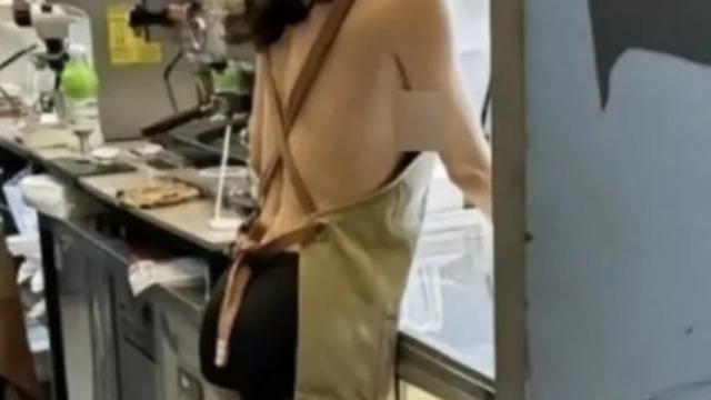 Ülkede tepki çekti! Kafede çalışıyormuş gibi davrandı niyeti bambaşka çıktı... Üstsüz pozlar çekilince olay oldu