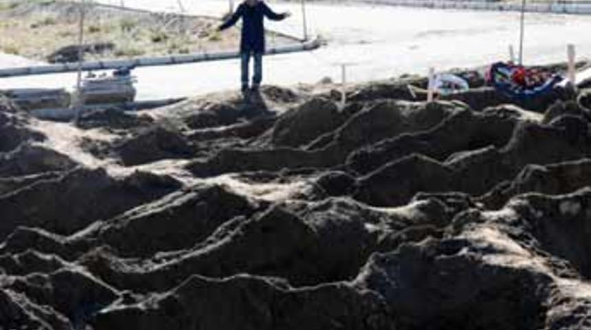 U&ccedil;ak kazasından sonra toplu mezar kazılmış!