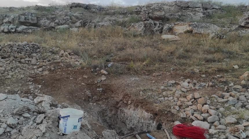 Konya'da kaçak kazı yapan 4 şüpheli suçüstü yakalandı