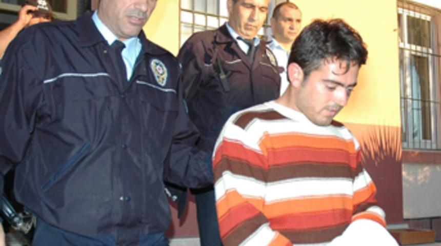 Cezaevine tezahüratlı uğurlama