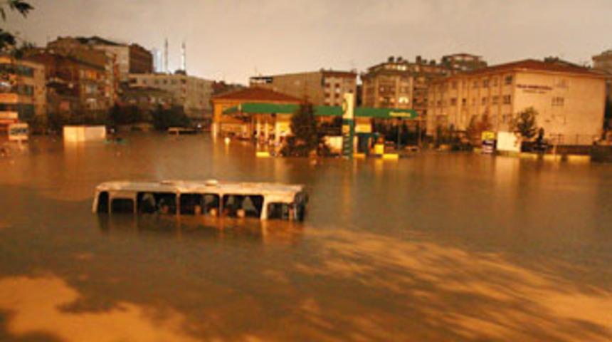 İstanbul yağmura esir oldu