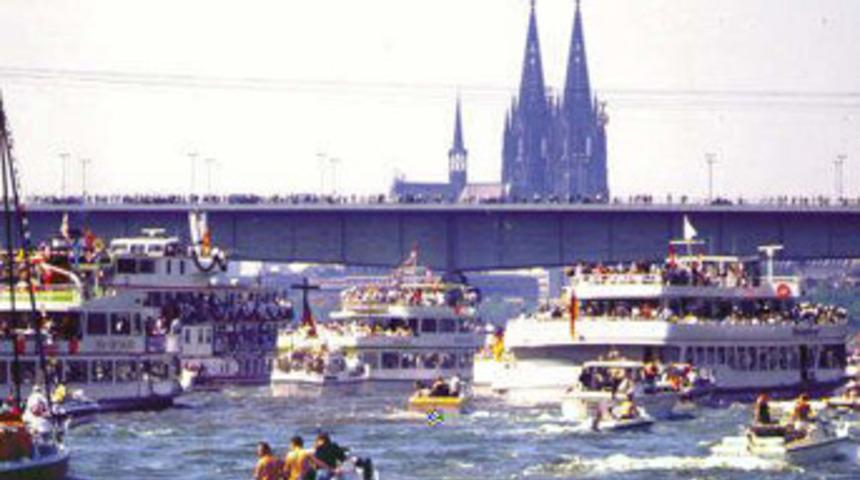 Ren nehrinde trafik durdu