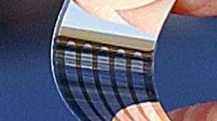 Hi&ccedil; bu kadar ince bir pil g&ouml;rd&uuml;n&uuml;z m&uuml;?