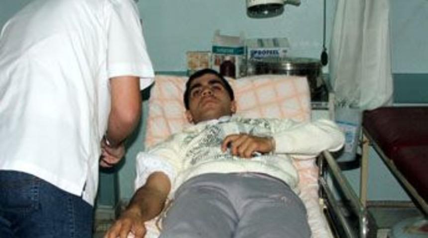 Gelinin eski nişanlısı damadı bı&ccedil;akladı