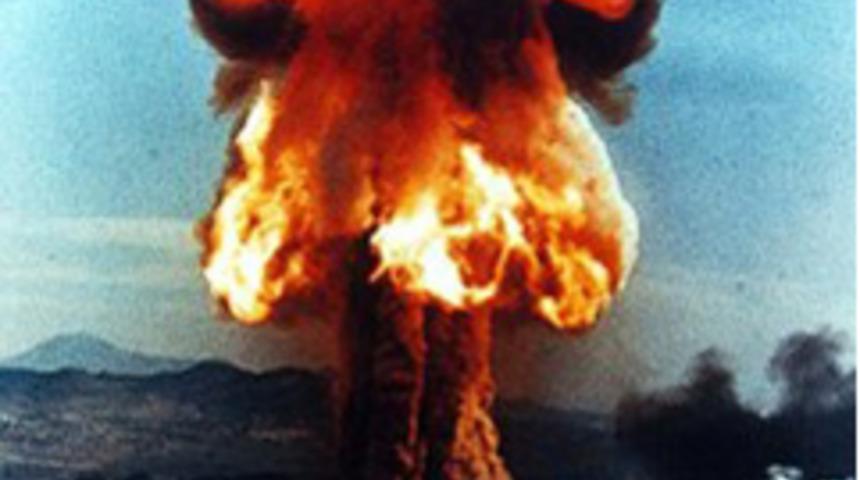 Hiroşima'nın yıld&ouml;n&uuml;m&uuml;nde silahlanma protesto edildi