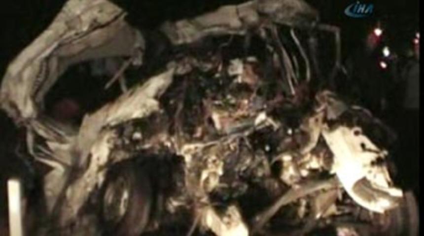 Yolcu minib&uuml;s&uuml; u&ccedil;uruma yuvarlandı: 7 &ouml;l&uuml;