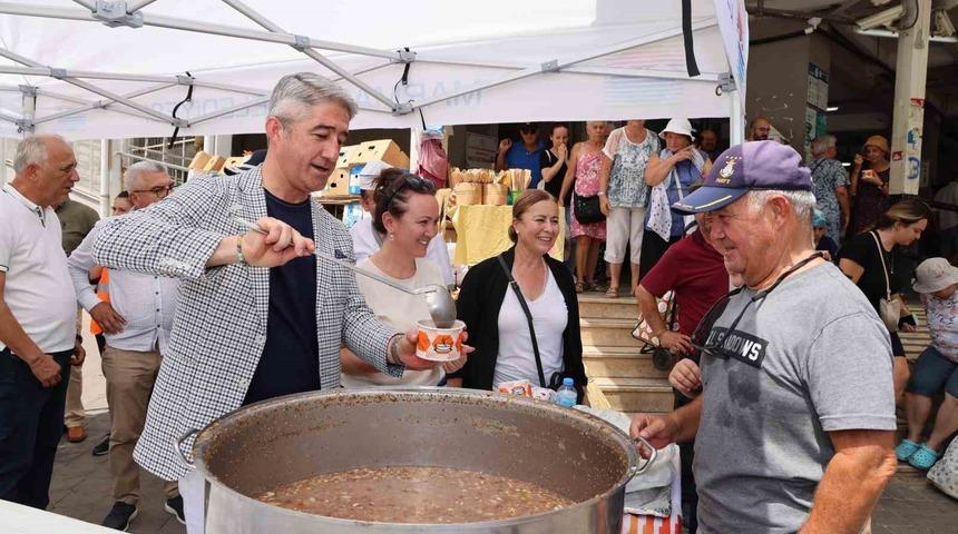 Marmaris Belediyesi’nden aşure ikramı