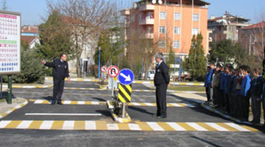 Okul &ccedil;ağında trafik eğitimi &ouml;nemli