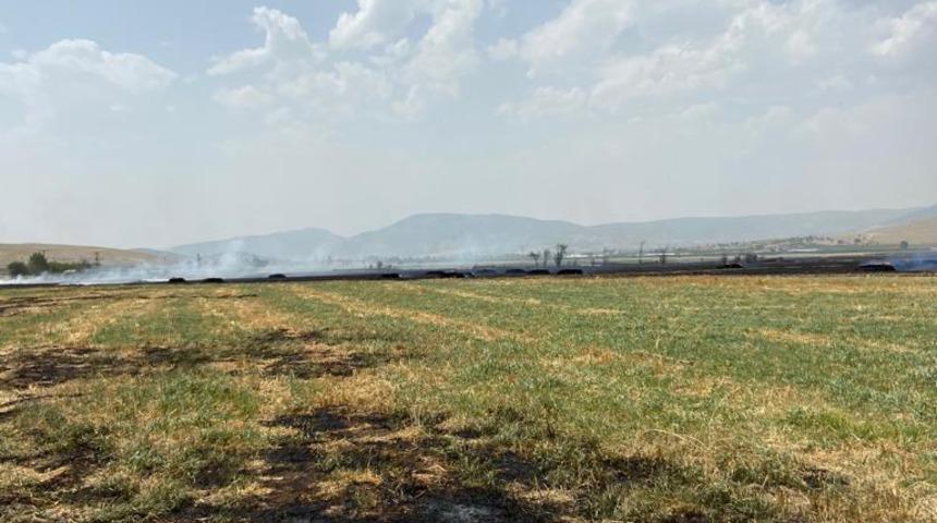 Isparta'da çıkan yangında 120 dekarlık arpa tarlası zarar gördü