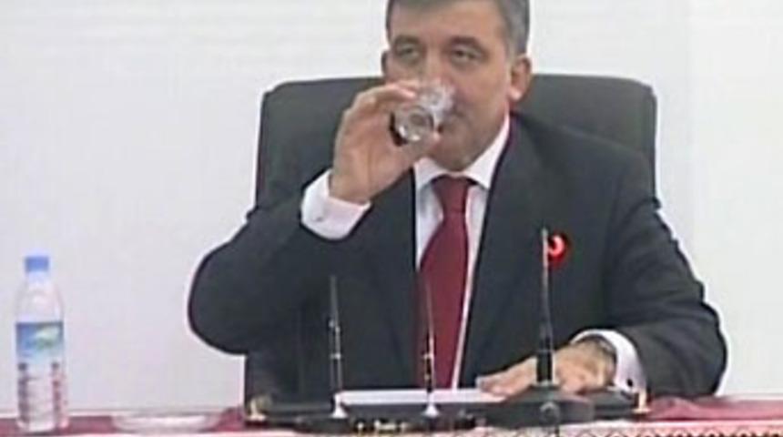 G&uuml;l oru&ccedil;lu olduğunu unutup, su i&ccedil;ti