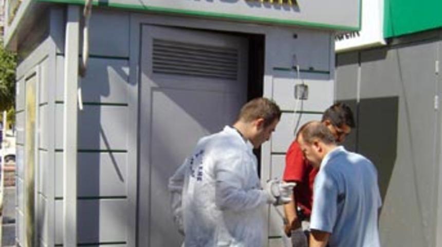 ATM cihazından 100 bin YTL &ccedil;aldılar