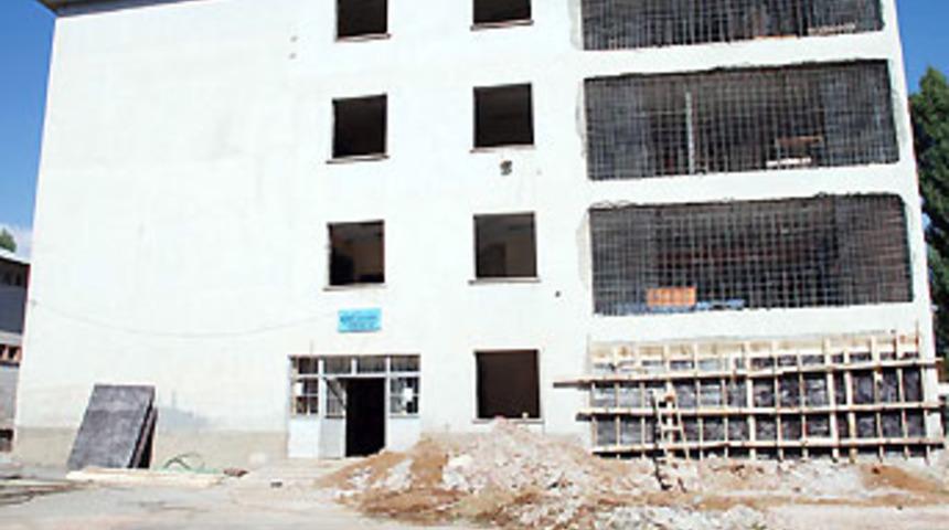 Okul &ccedil;ocuklara mezar olacaktı