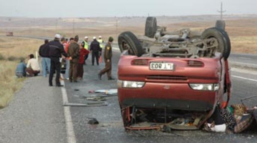Kayseri'de trafik kazası: 2 &ouml;l&uuml;, 6 yaralı