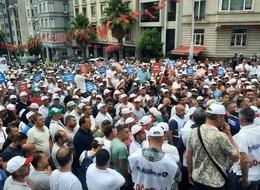 Asgari ücretliler eylem yaptılar: Bu maaş ile geçinemiyoruz, gizli gizli ağlıyoruz