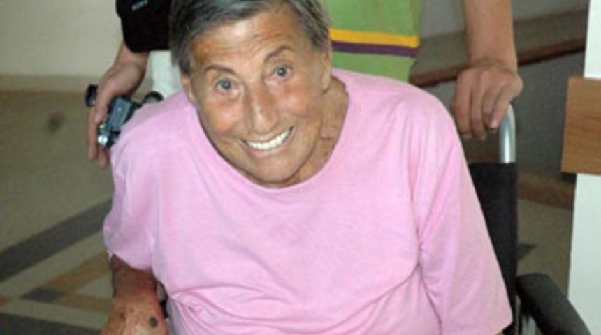 M&uuml;zeyyen Senar Bodrum'da iyileşiyor