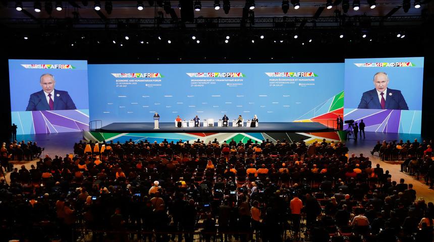 Wagner liderinin nerede olduğu merak ediliyordu! Putin'in açılış konuşması yaptığı zirvede fotoğrafı çıktı