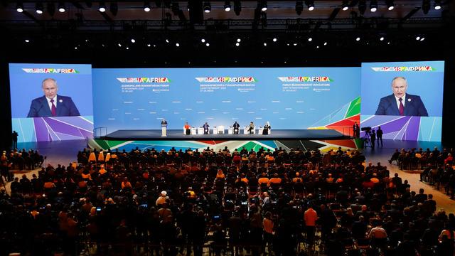 Wagner liderinin nerede olduğu merak ediliyordu! Putin'in açılış konuşması yaptığı zirvede fotoğrafı çıktı