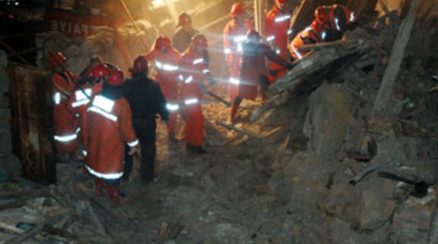 Ankara'da iki katlı bina &ccedil;&ouml;kt&uuml;