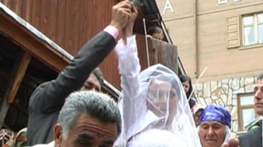 Silahlı geline soruşturma