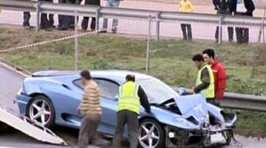 Ferrari otobanı savaş alanına &ccedil;evirdi