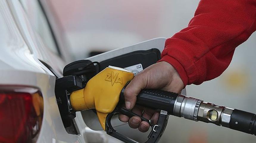 Motorin ve benzin fiyatları ne kadar oldu? Araç sahiplerine kötü haber, akaryakıt fiyatlarına yeniden zam geldi!