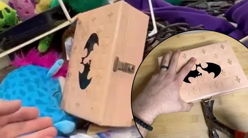 İçindekileri bilmeden kilitli bir kutu satın aldı! Çıkanlara inanamadı... “Bu çok eğlenceliydi”