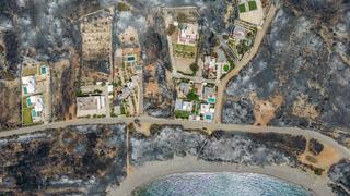 Turizm cenneti Rodos Adası'nın yangın sonrası görüntüleri yürekleri burktu! Ada küle dönmüş...