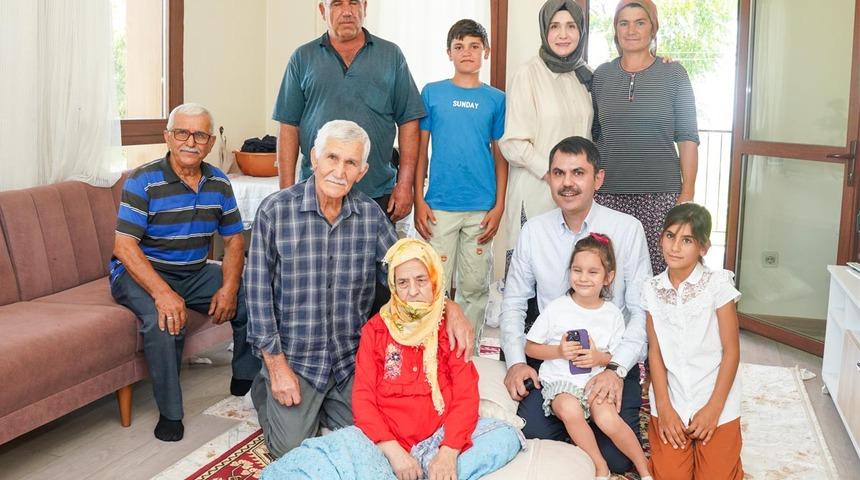 'Sen benim can borcumsun' 2 sene önce evleri yanmıştı! Murat Kurum, İbrahim Amca'yı 15 günde yapıp teslim ettikleri evinde ziyaret etti... Duygulandıran anlar