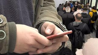 Yurt dışından getirdiği telefonunu zamsız kaydettirmek isteyenler e-Devlet yoğunluğuna takıldı! Binlerce mağdur var