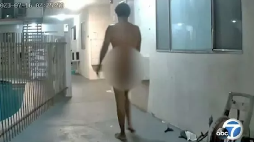 Apartmanın içinde korku dolu anlar yaşandı! Elinde bıçakla çırılçıplak katlar arasında koştu... “Nedenini bilmiyoruz”