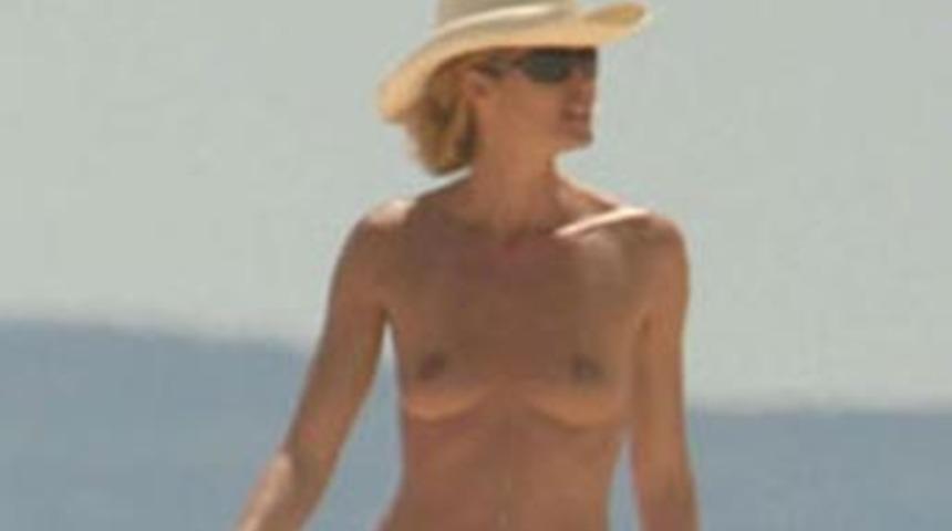 Top model yine &uuml;ss&uuml;z yakalandı 